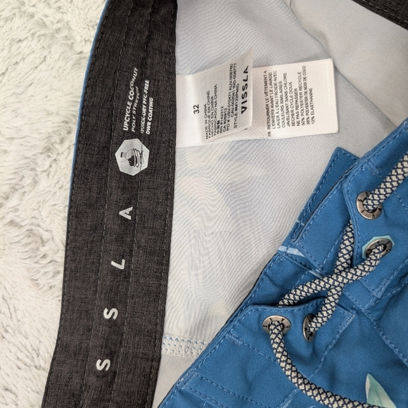 Vissla Shorts Mens 32 Blue Floral Board Swim Surf Cargo Unlined Beach 9” Taper - Picture 7 of 8